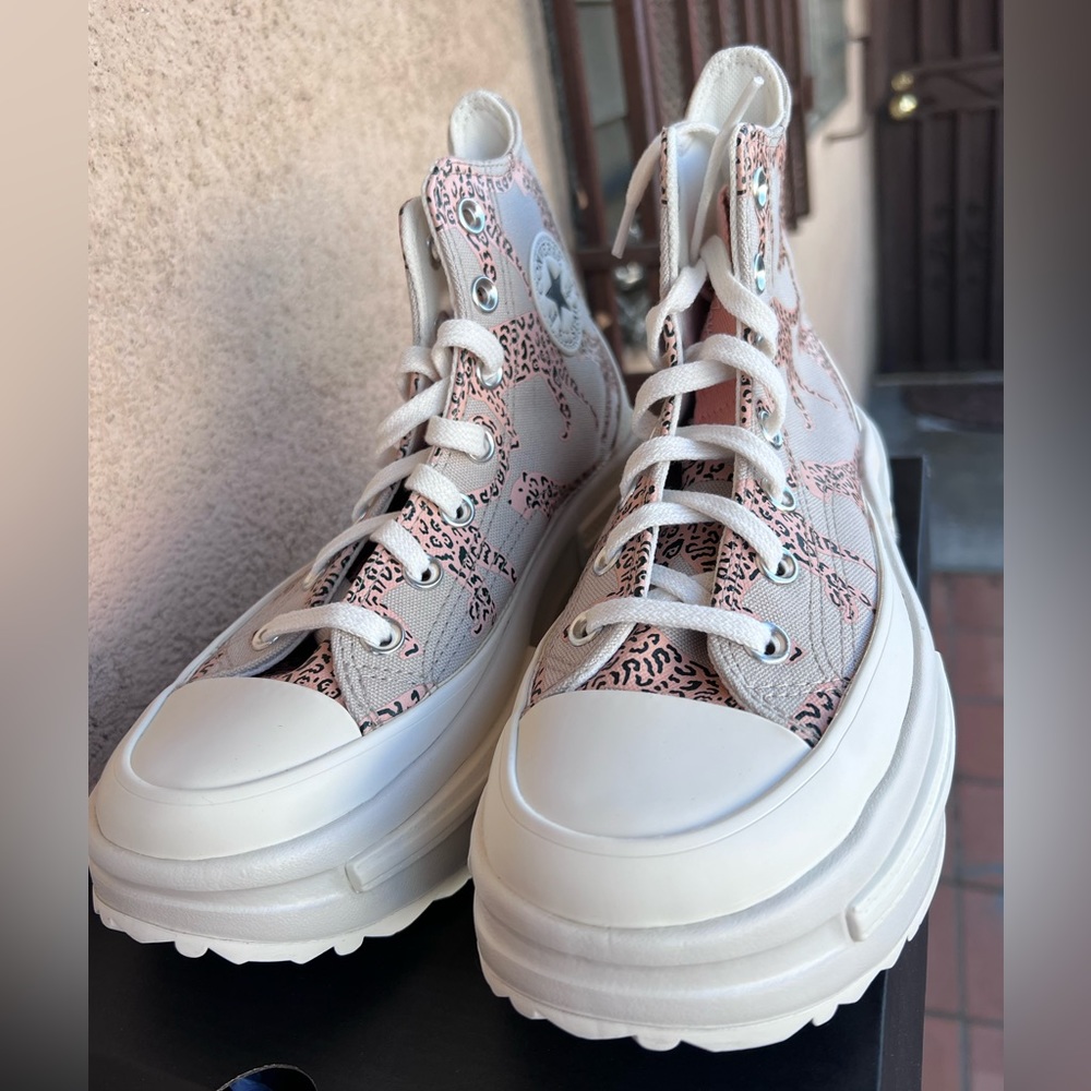 Women’s converse platform shoes 8.5 - Picture 3 of 6